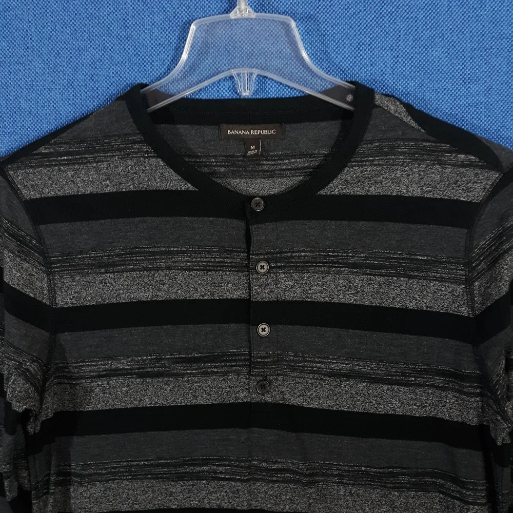 Banana Republic Shirt Mens Medium Henley Pullover Cotton Striped Black Gray